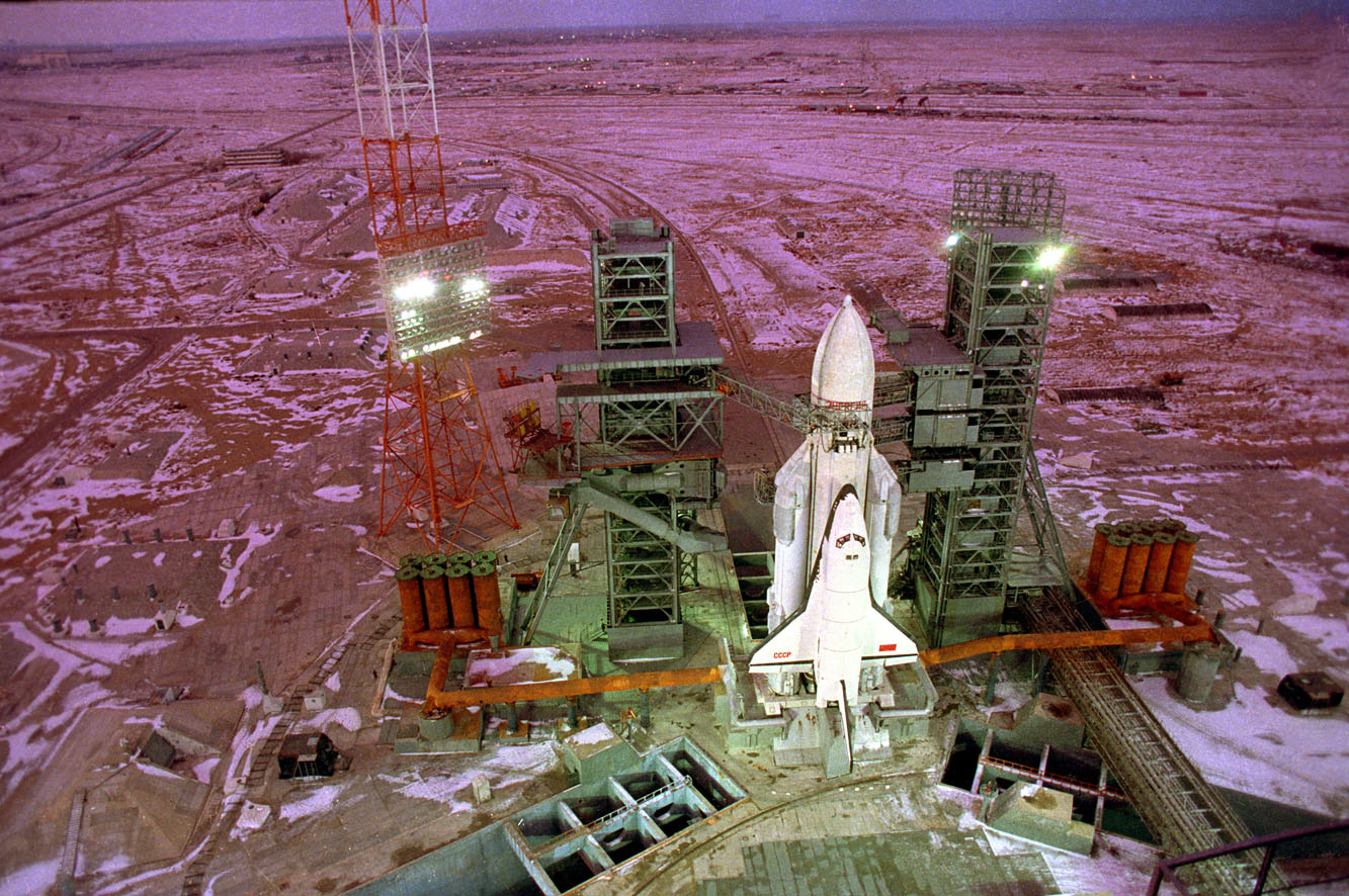 http://www.buran.fr/bourane-buran/Photos/070-Sur%20le%20pas%20de%20tir-On%20the%20launch%20pad-bbur12.jpg